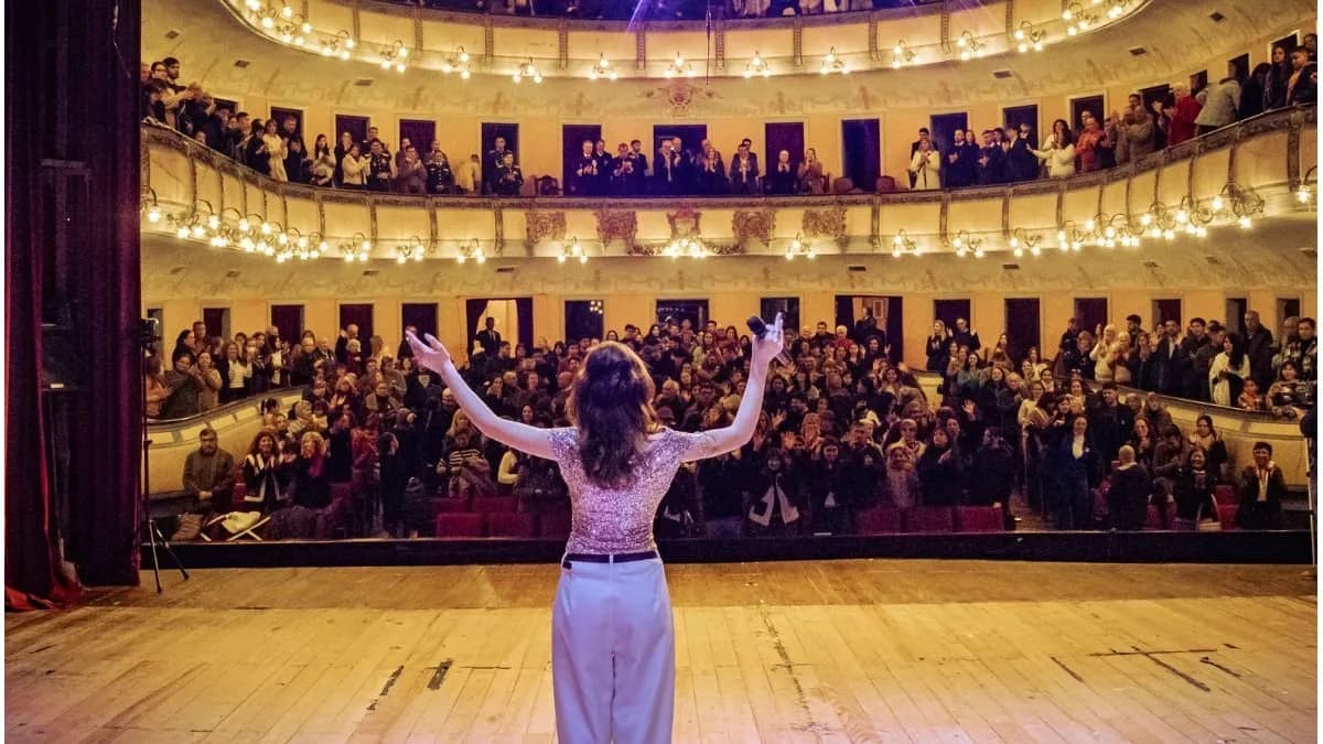 Artistas entrerrianos brillaron en la Gala Patria del Teatro 3 de Febrero - imagen de origen