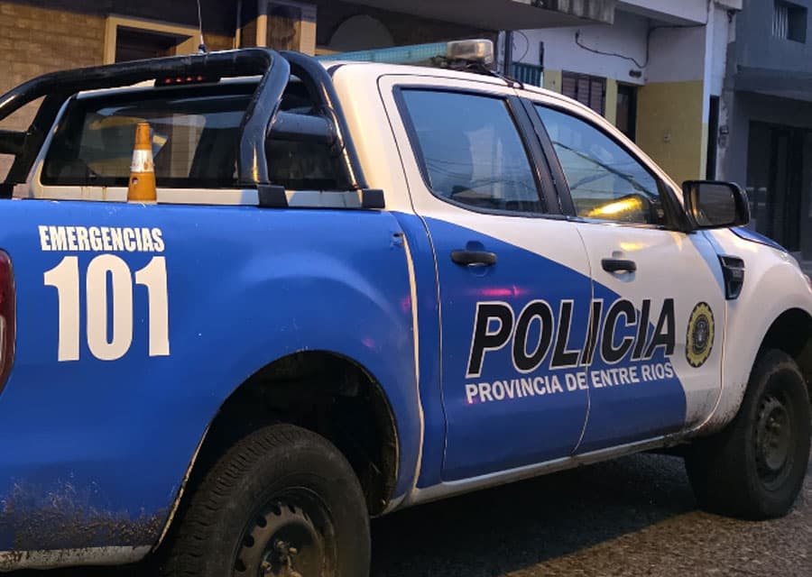 Recuperan una Honda Tornado que estaba oculta en una zona de monte en Concepción del Uruguay - imagen de origen