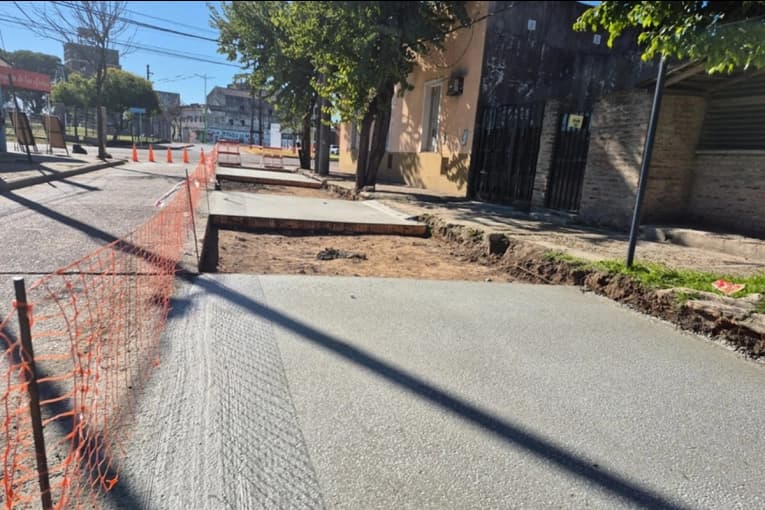 Se reconstruye el tramo de calle España entre Estrada y Etchevehere - imagen de origen