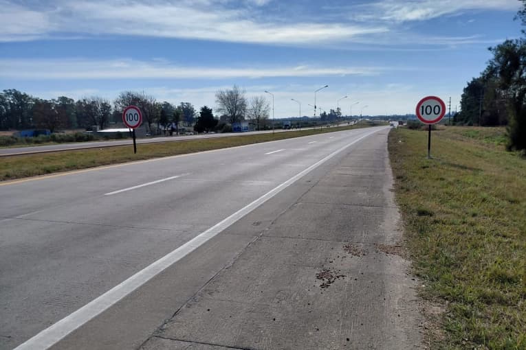 Autovía del Mercosur avanza con la renovación del señalamiento vertical en la Ruta Nacional 14 - imagen de origen