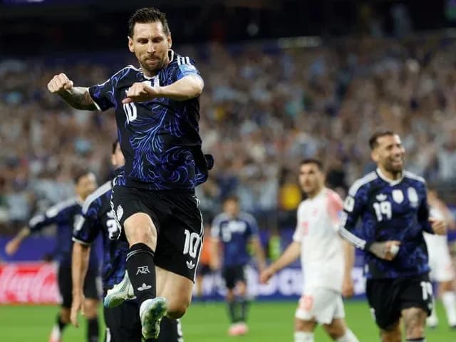 “Seguimos juntos”: Messi celebró el triunfo argentino y amplió su histórica marca en los Mundiales - imagen de origen