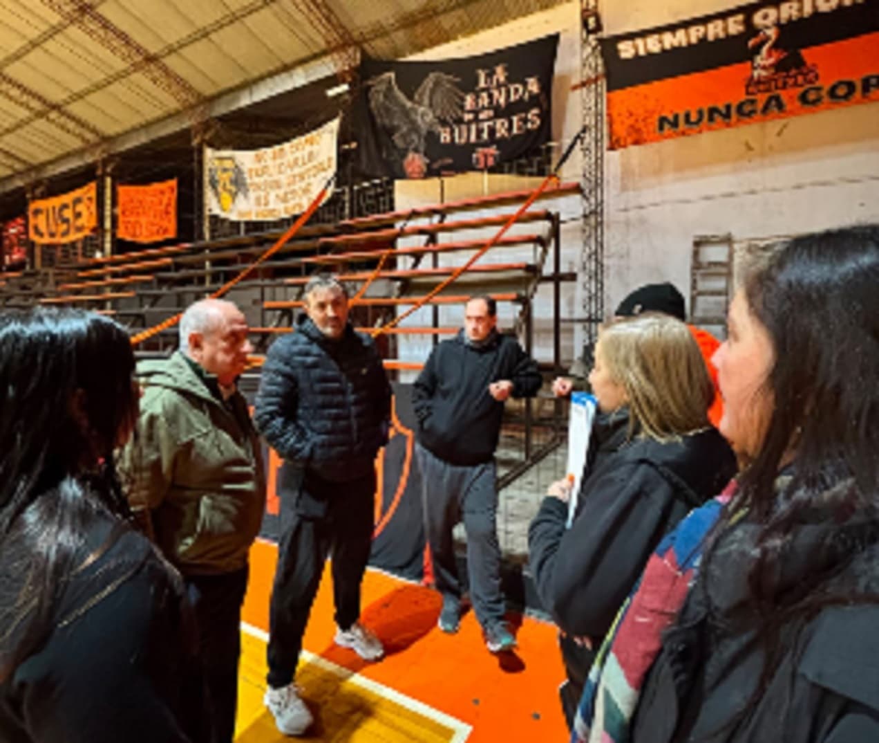 El Municipio entregó imortarte aporte económico al Club Urquiza por su participación en la Liga Federal de Básquet - imagen de origen