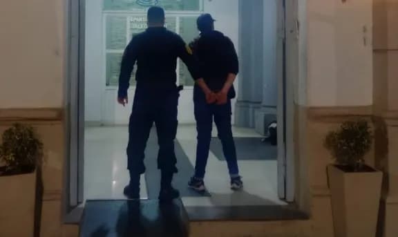 Cinco detenidos en el sábado: pelea con palos y piedras - imagen de origen
