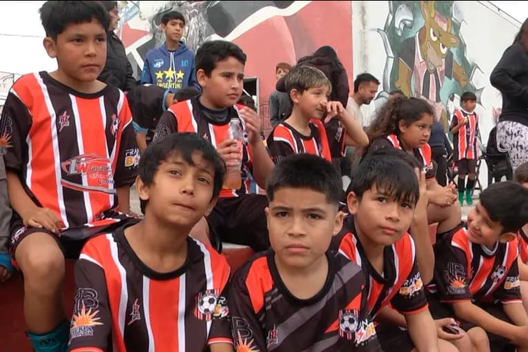 Torneo de fútbol infantil en Toritos de Chiclana: los chicos viven el sueño de jugar y compartir el deporte - imagen de origen