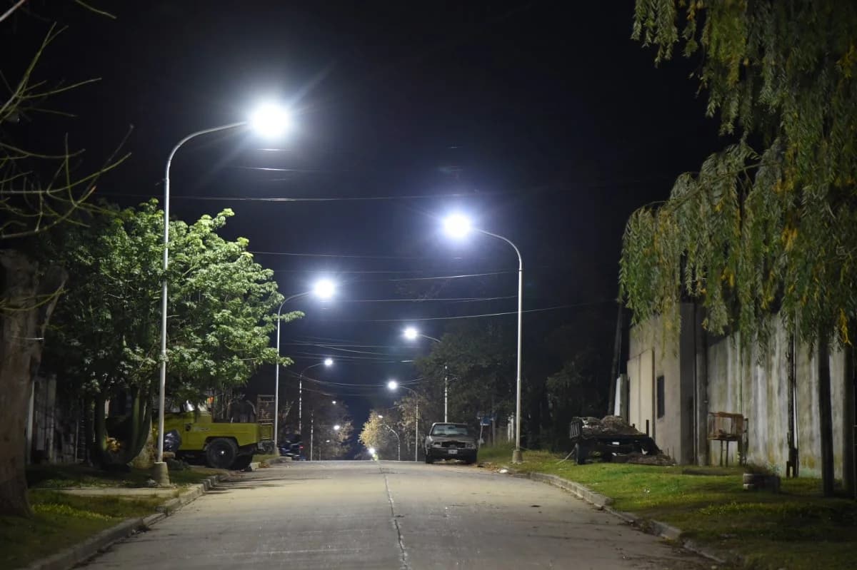 Barrio San Isidro: Con más de 300 LED y 125 columnas nuevas se renovó la iluminación - imagen de origen
