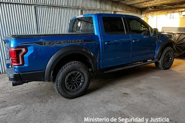 Allanamiento en Chajarí por una presunta estafa con cheques falsos: secuestraron una camioneta - imagen de origen