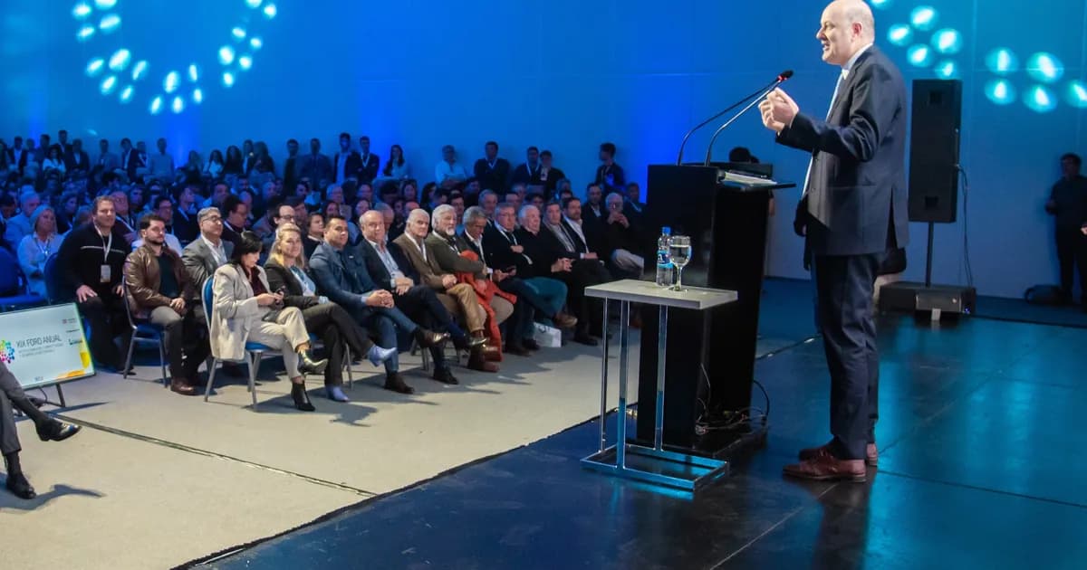 Federico Sturzenegger llevó su agenda desreguladora a Entre Ríos, pero dejó al empresariado con gusto a poco - imagen de origen