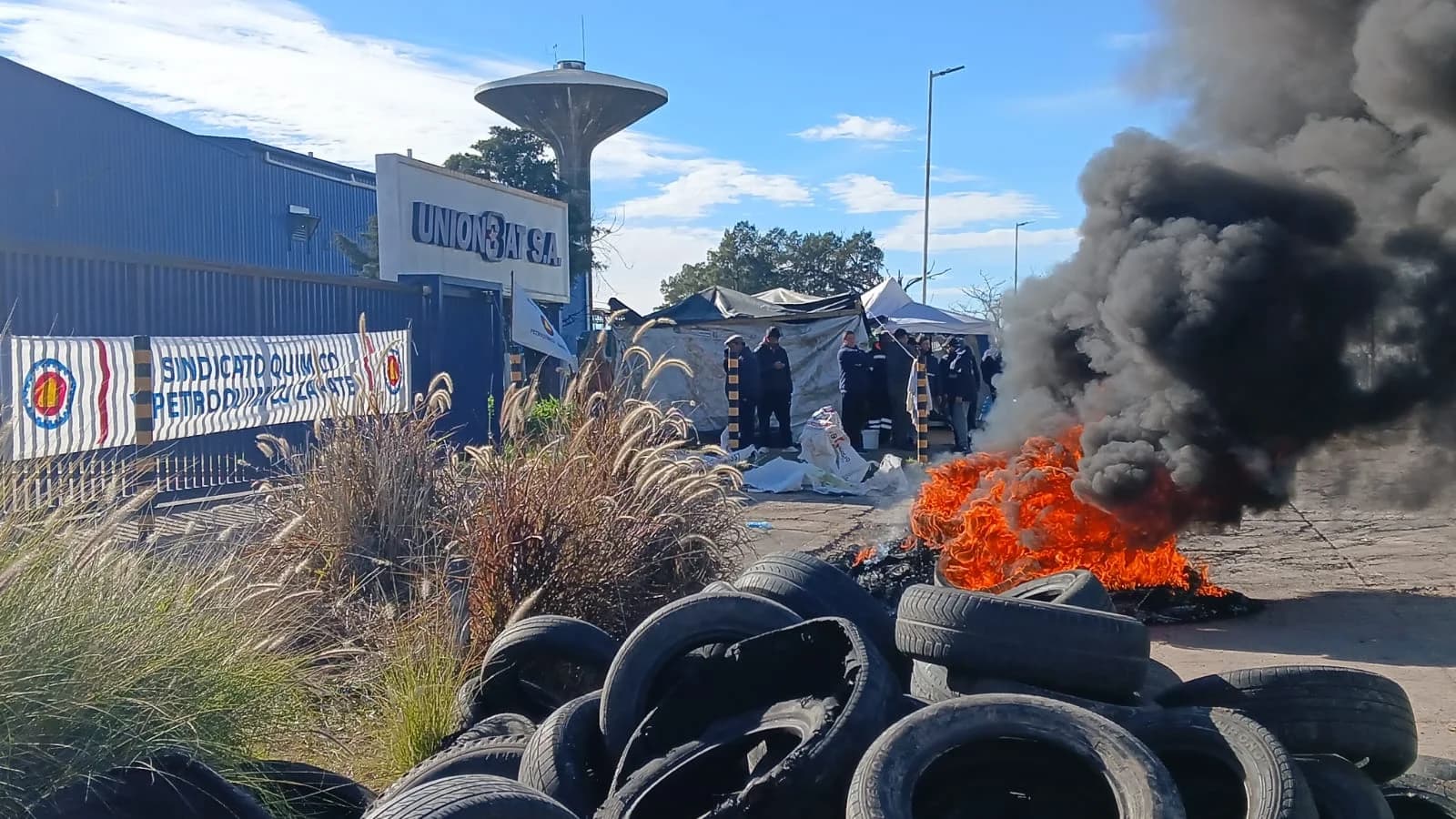 Tensión en el Parque Industrial: convocan a una protesta para este lunes por el centenar de despidos en Unionbat - imagen de origen