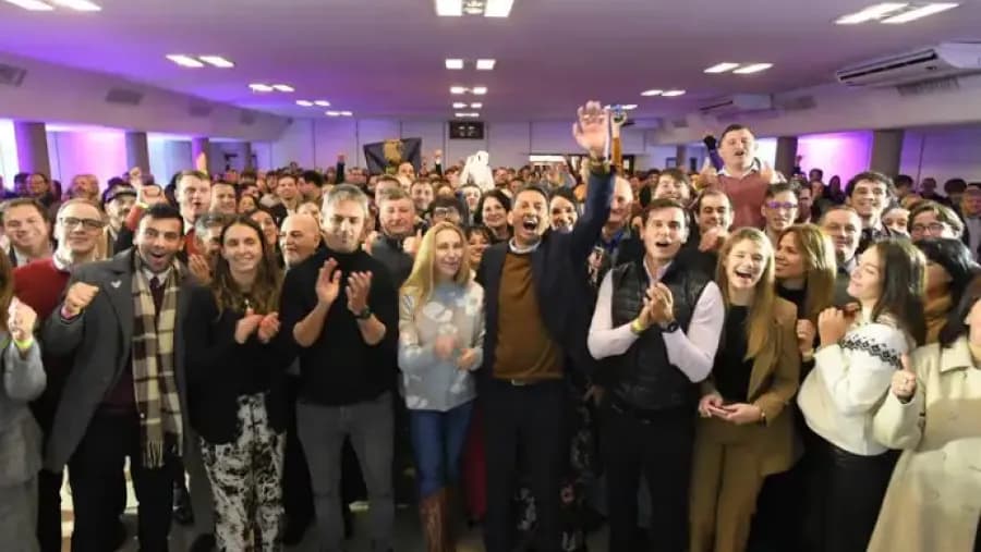 Karina Milei repartió sonrisas y saludos en Misiones: "El objetivo es que mi hermano sea reelecto en 2027" | Análisis - imagen de origen