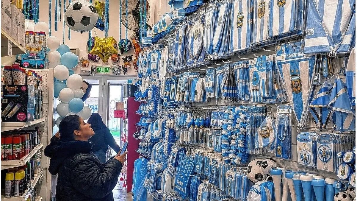 Mundial 2026: crece la demanda de accesorios para alentar a la Selección argentina - imagen de origen