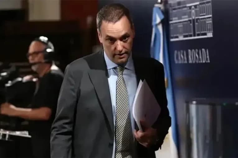 Manuel Adorni renunció a la Jefatura de Gabinete - imagen de origen