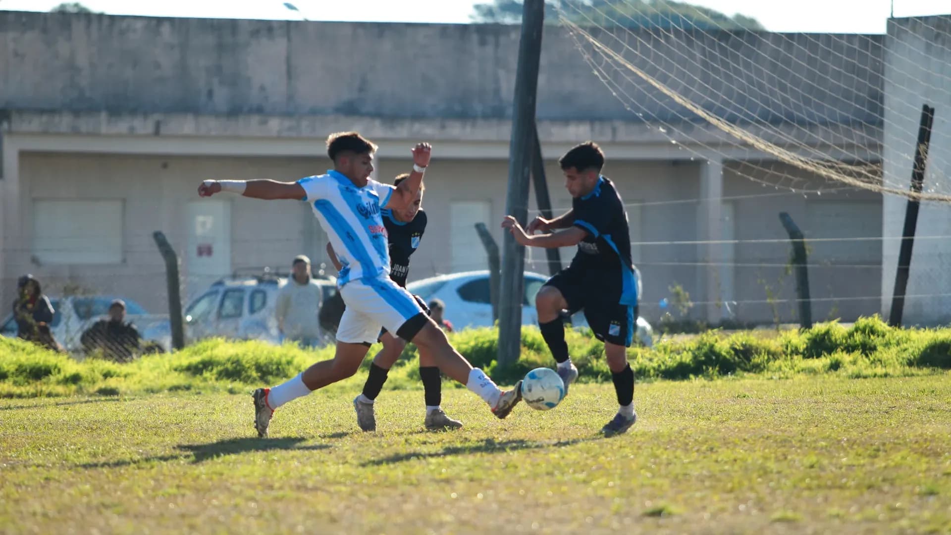 Juventud Unida dejó los primeros puntos en el camino, pero manda con comodidad en el Torneo Apertura - imagen de origen