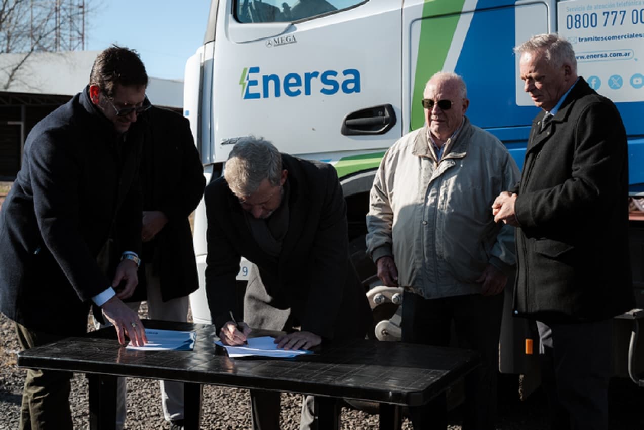 Con una inversión de 25.000 millones de pesos, Frigerio firmó en Viale el acta inicio para la repotenciación eléctrica de la regió - imagen de origen