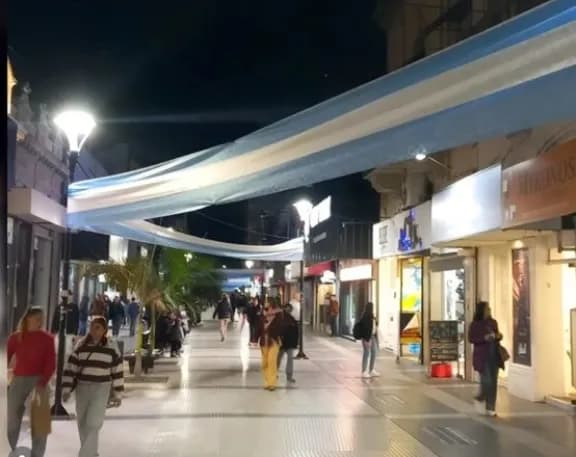 Por la Selección, comercios de Paraná cerrarán más temprano este viernes - imagen de origen